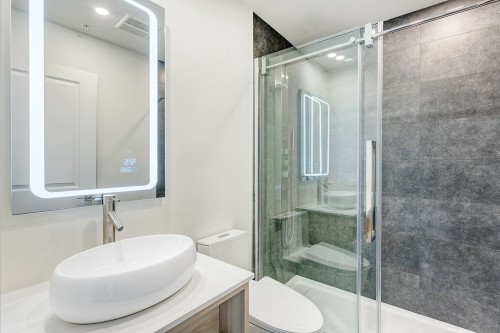 Master Bathroom - 905-3000 Boul. Thimens, Montréal (Saint-Laurent), QC - Indoor Photo Showing Bathroom