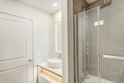 Bathroom - 905-3000 Boul. Thimens, Montréal (Saint-Laurent), QC - Indoor Photo Showing Bathroom