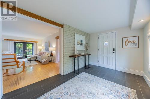 Spacious foyer opening to living, kitchen & dining - 442 Victoria Street, London East (East B), ON 