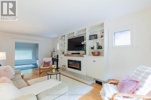 Custom built-ins - 442 Victoria Street, London East (East B), ON 