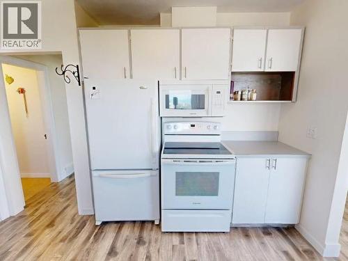 4439 Omineca Ave, Powell River, BC - Indoor Photo Showing Kitchen
