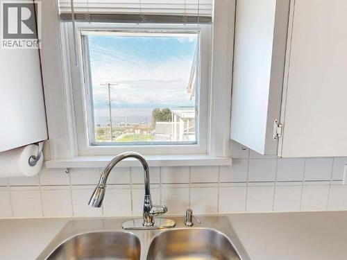 4439 Omineca Ave, Powell River, BC - Indoor Photo Showing Kitchen With Double Sink