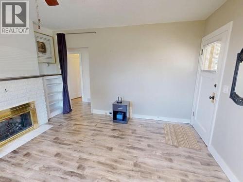 4439 Omineca Ave, Powell River, BC - Indoor With Fireplace