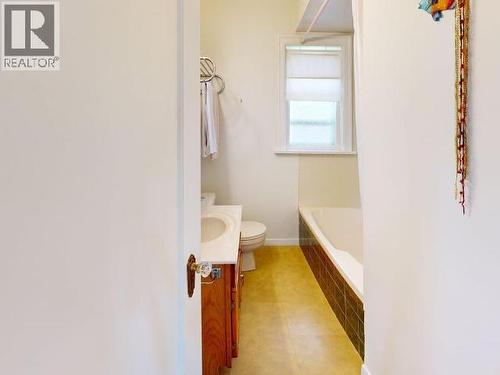 4439 Omineca Ave, Powell River, BC - Indoor Photo Showing Bathroom