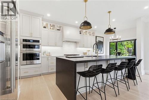 28 Undercliffe Avenue, Hamilton, ON - Indoor Photo Showing Kitchen With Upgraded Kitchen