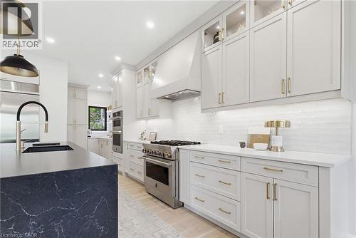 28 Undercliffe Avenue, Hamilton, ON - Indoor Photo Showing Kitchen With Upgraded Kitchen