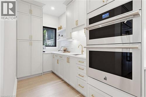 28 Undercliffe Avenue, Hamilton, ON - Indoor Photo Showing Kitchen
