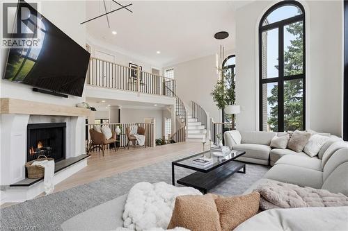 28 Undercliffe Avenue, Hamilton, ON - Indoor Photo Showing Living Room With Fireplace