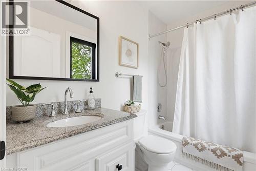 28 Undercliffe Avenue, Hamilton, ON - Indoor Photo Showing Bathroom