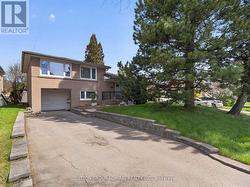 30 FOXWARREN DRIVE  Toronto, ON M2K 1L3