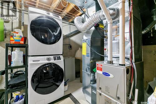 1206 Flexman Crescent N, Regina, SK - Indoor Photo Showing Laundry Room