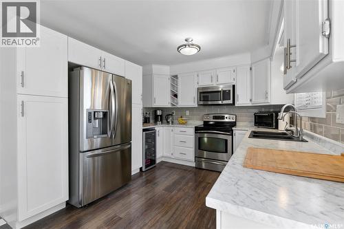 1206 Flexman Crescent N, Regina, SK - Indoor Photo Showing Kitchen With Double Sink