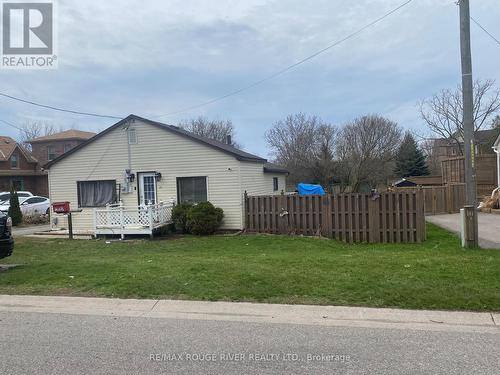 24 HUNT STREET  Clarington (Bowmanville), ON L1C 2W7