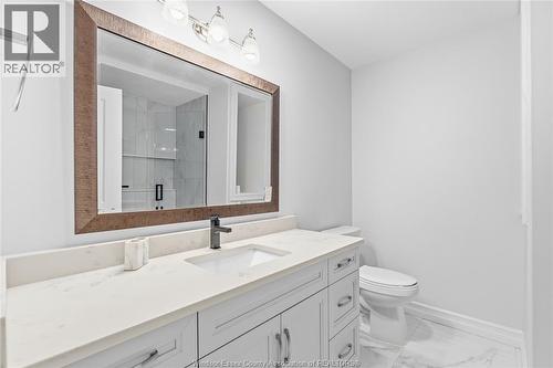 98 Peter Avenue, Leamington, ON - Indoor Photo Showing Bathroom