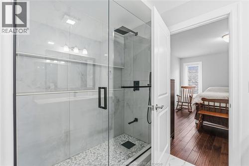 98 Peter Avenue, Leamington, ON - Indoor Photo Showing Bathroom