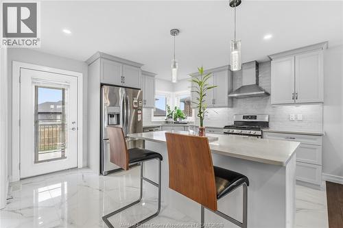 98 Peter Avenue, Leamington, ON - Indoor Photo Showing Kitchen With Upgraded Kitchen