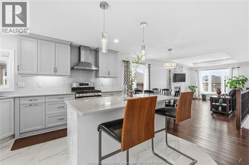 98 Peter Avenue, Leamington, ON - Indoor Photo Showing Kitchen With Upgraded Kitchen