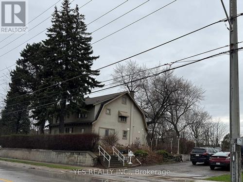 199 North Service Road, Mississauga, ON - Outdoor