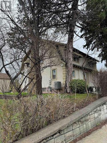 199 North Service Road, Mississauga, ON - Outdoor