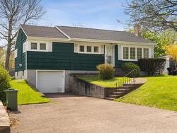 102 Torrington Drive  Halifax, NS B3M 1Y2