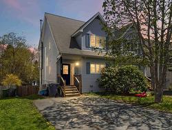 218 Greenwood Avenue  Timberlea, NS B3T 1H8