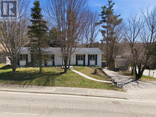 3 WELLINGTON STREET  Bracebridge (Macaulay), ON P1L 1E8