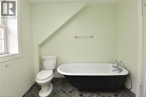 128 Hess Street S, Hamilton, ON - Indoor Photo Showing Bathroom