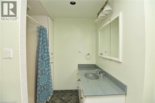 128 Hess Street S, Hamilton, ON - Indoor Photo Showing Bathroom