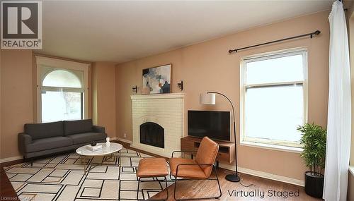 128 Hess Street S, Hamilton, ON - Indoor Photo Showing Living Room
