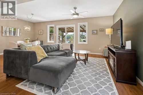 76 Stiefelmeyer Crescent, Baden, ON - Indoor Photo Showing Living Room