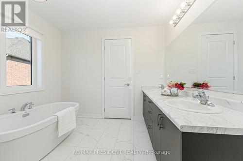 39 Henshaw Drive, Erin, ON - Indoor Photo Showing Bathroom