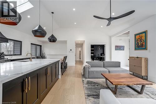 327 Goodram Drive, Burlington, ON - Indoor Photo Showing Living Room