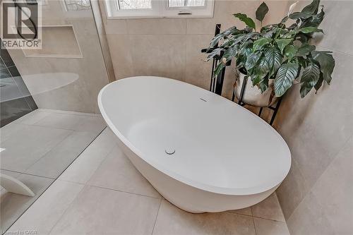 327 Goodram Drive, Burlington, ON - Indoor Photo Showing Bathroom