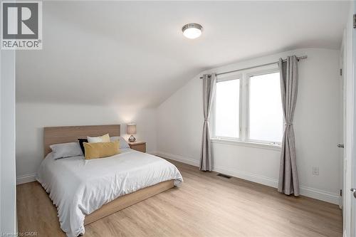 327 Goodram Drive, Burlington, ON - Indoor Photo Showing Bedroom