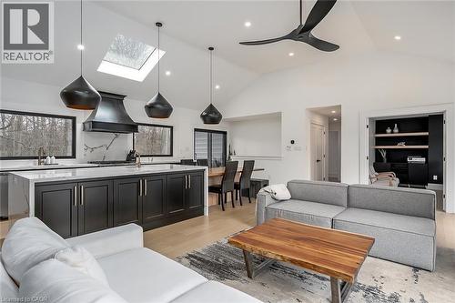 327 Goodram Drive, Burlington, ON - Indoor Photo Showing Living Room