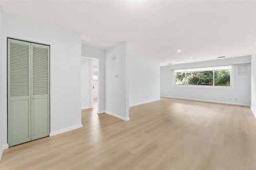 388 Pine St, Nanaimo, BC - Indoor Photo Showing Living Room