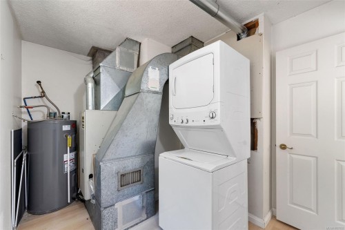 388 Pine St, Nanaimo, BC - Indoor Photo Showing Laundry Room