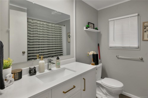 943 Hemlock St, Campbell River, BC 