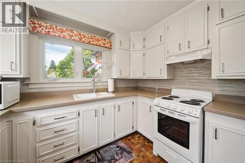 133 Mccall Crescent, Simcoe, ON - Indoor Photo Showing Kitchen