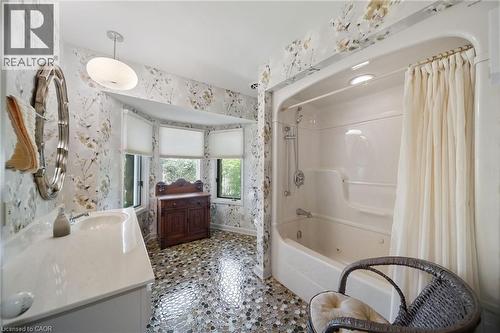133 Mccall Crescent, Simcoe, ON - Indoor Photo Showing Bathroom