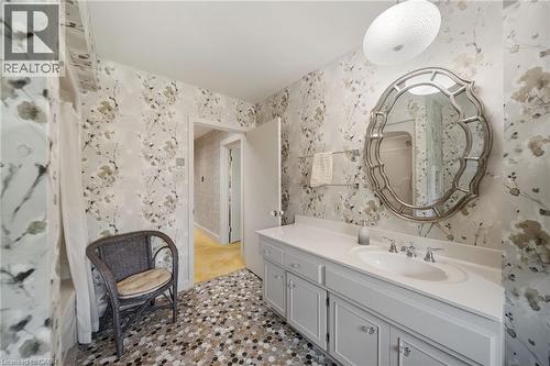 133 Mccall Crescent, Simcoe, ON - Indoor Photo Showing Bathroom