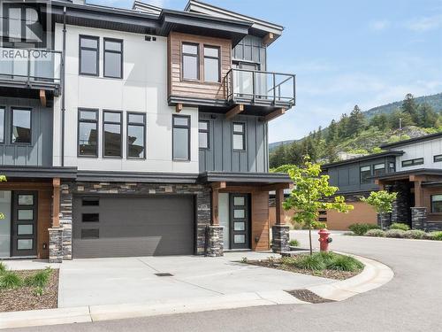 Main entry & double car garage - 910 Lakeside Drive Unit# 208, Nelson, BC - Outdoor With Facade
