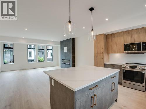910 Lakeside Drive Unit# 208, Nelson, BC - Indoor Photo Showing Kitchen