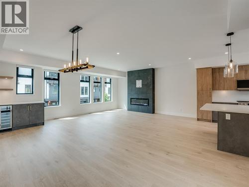 910 Lakeside Drive Unit# 208, Nelson, BC - Indoor Photo Showing Kitchen