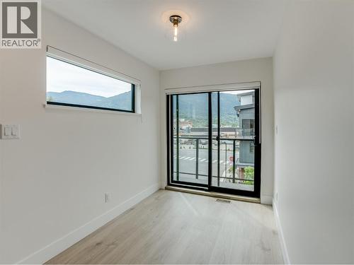 Upper level loft space with small deck - 910 Lakeside Drive Unit# 208, Nelson, BC - Indoor Photo Showing Other Room