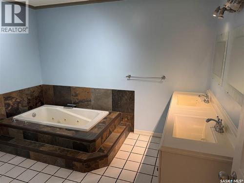 312 1St Street E, Saskatoon, SK - Indoor Photo Showing Bathroom