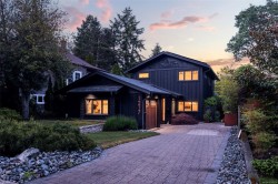 1217 Hewlett Pl Oak Bay, BC V8S 4P6