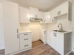 2-1845 Av. Alfred  Brossard, QC J4Z 1G3