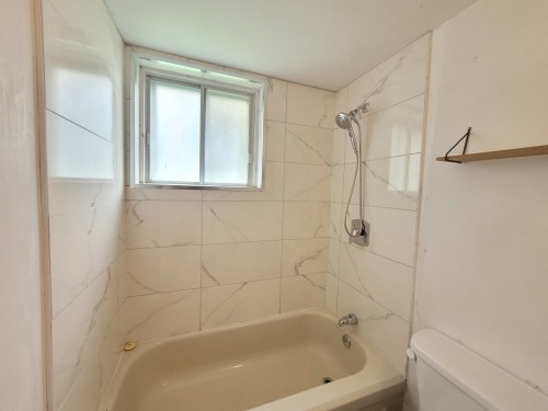 Bathroom - 2-1845 Av. Alfred, Brossard, QC - Indoor Photo Showing Bathroom