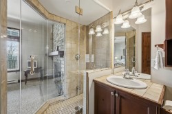 Salle de bains attenante à la CCP - 